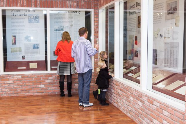 museum-guest